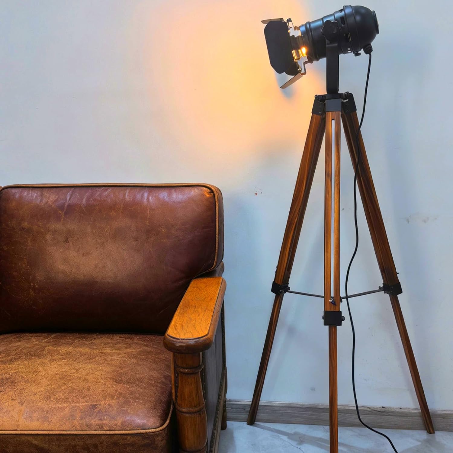 Industrial Tripod Floor Lamp for Living Room Weather Wood Standing Large Lighting Black Adjustable Cinema Metal Lampshade Studio Lights E27 Socket Retro Floor Light for Bedroom Office Reading